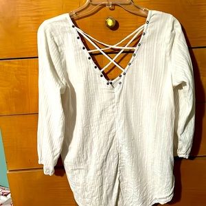 Hollister Vneck Three Quarter Sleeve Top With Back Detail Size Large